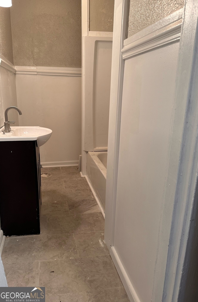1284 Hillyer Avenue - Photo 6