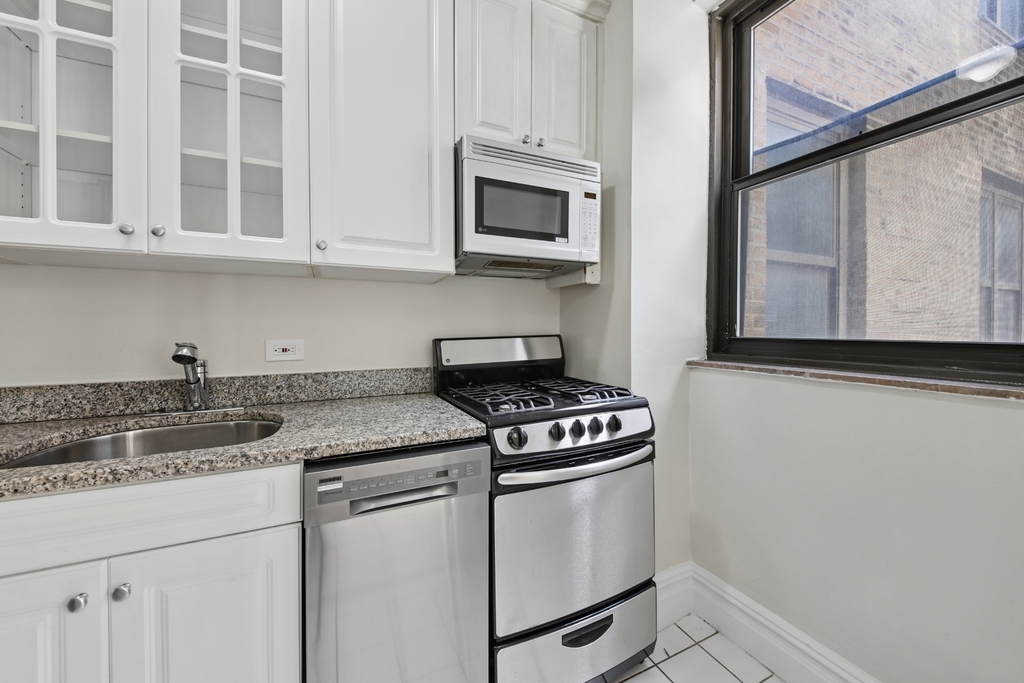 166 2nd Avenue in East Village - Photo 2