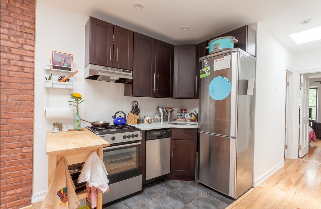 174 Herkimer Street - Photo 2