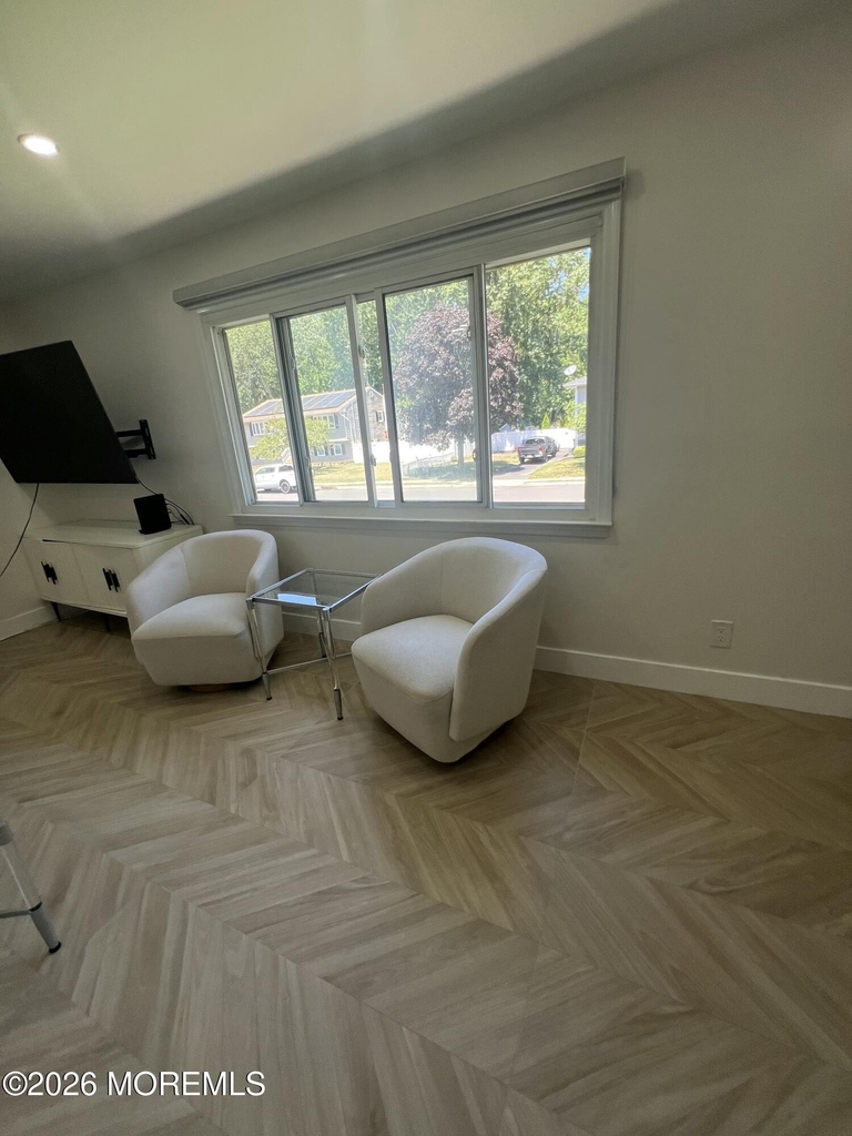 1202 Thomas Avenue - Photo 4