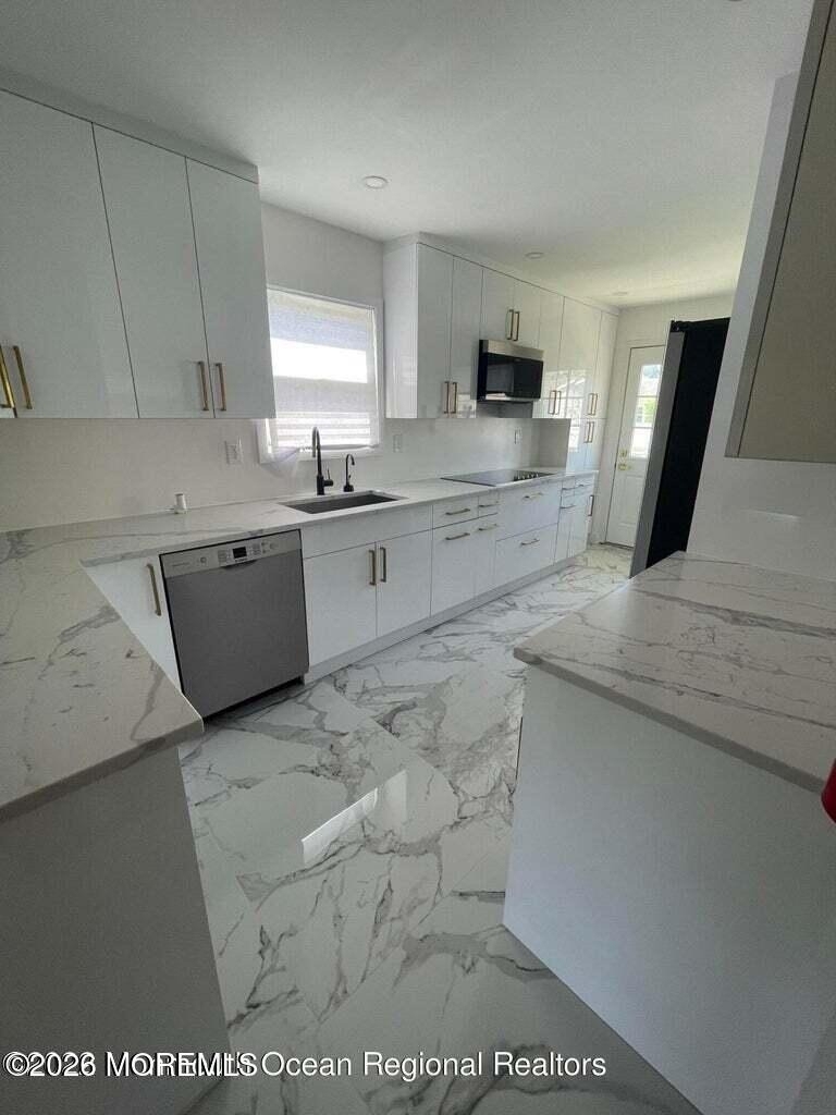 1202 Thomas Avenue - Photo 0