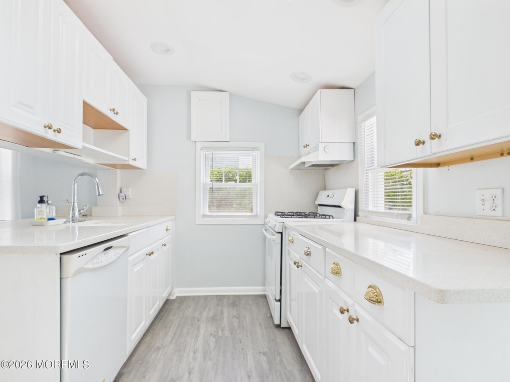 325 15th Avenue - Photo 2
