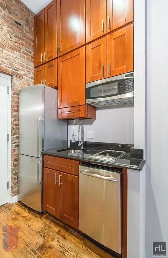 West 14 Street - Photo 2