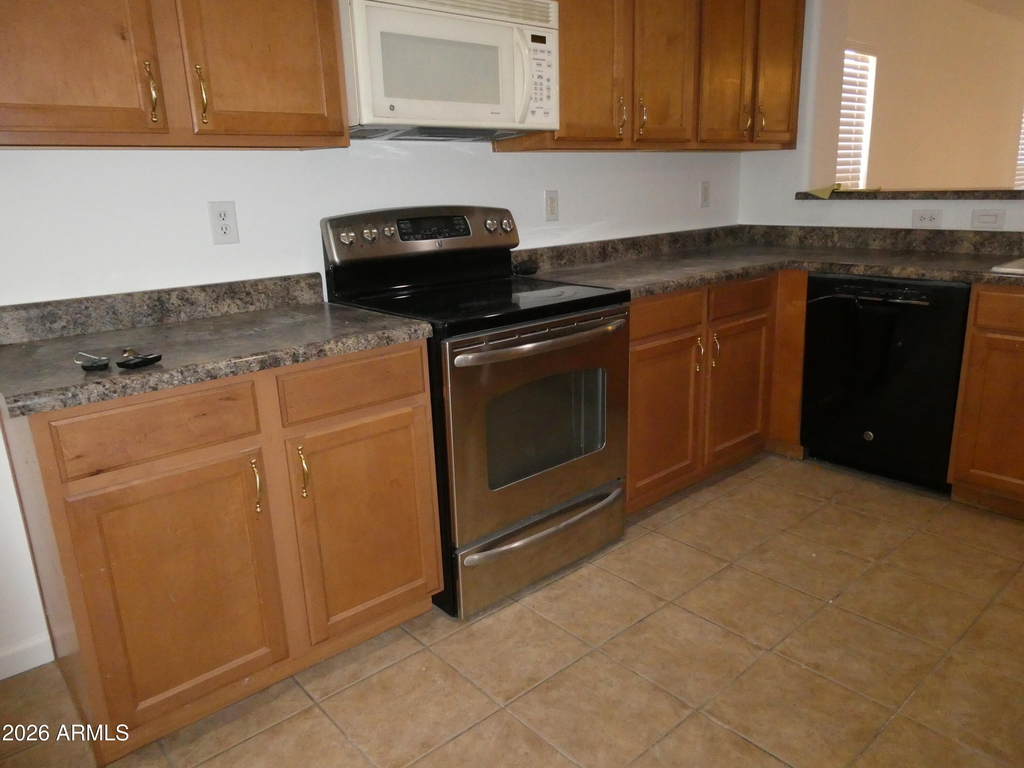 11547 W Schleifer Drive - Photo 5