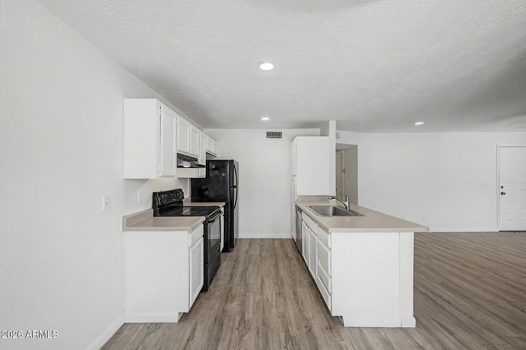 5236 W Peoria Avenue - Photo 9