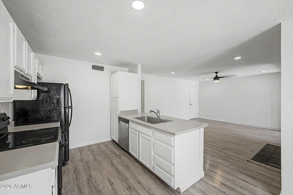 5236 W Peoria Avenue - Photo 11