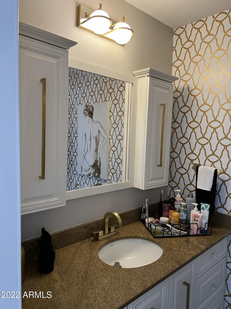1273 E Maryland Avenue - Photo 37