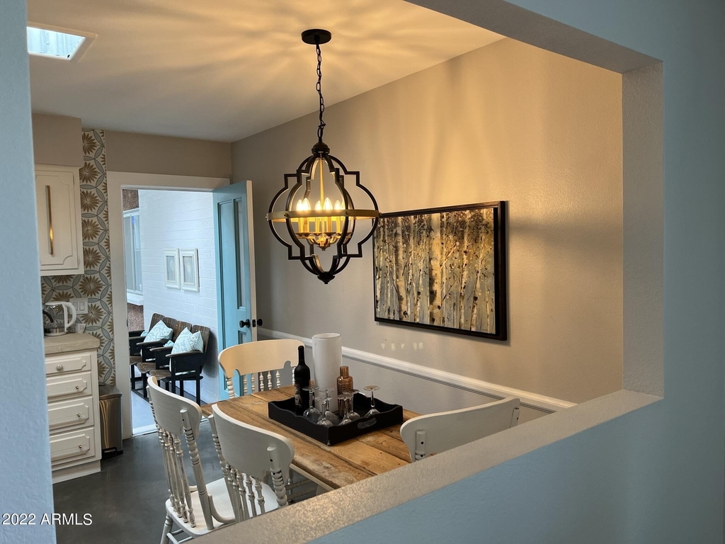 1273 E Maryland Avenue - Photo 19