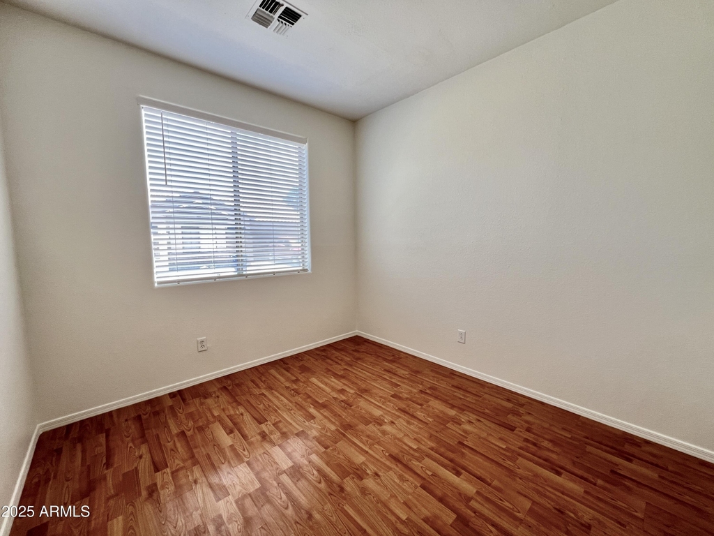 8952 E Crescent Avenue - Photo 6
