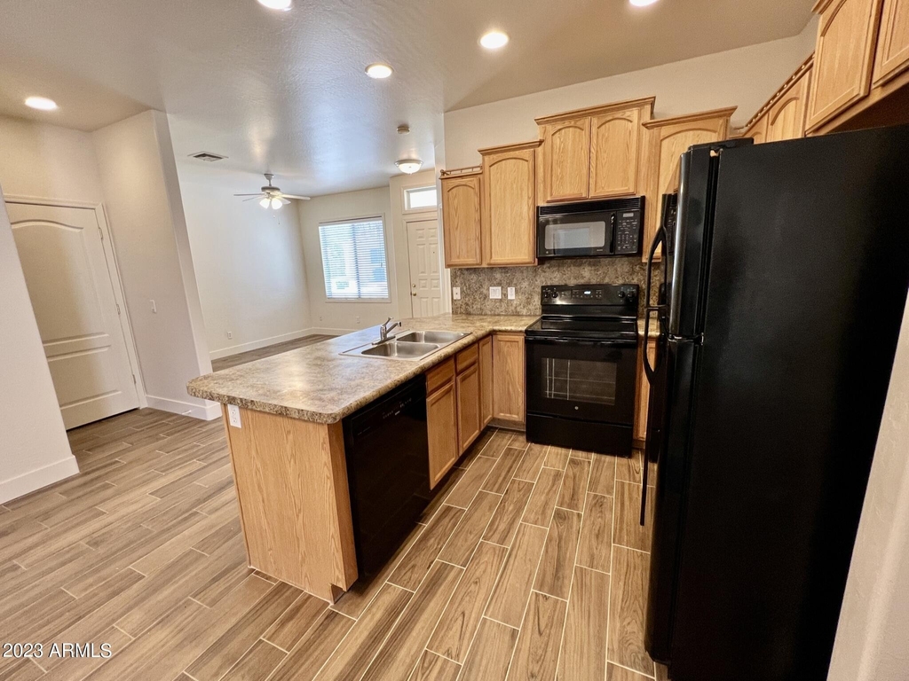 142 N Drexel Street - Photo 4