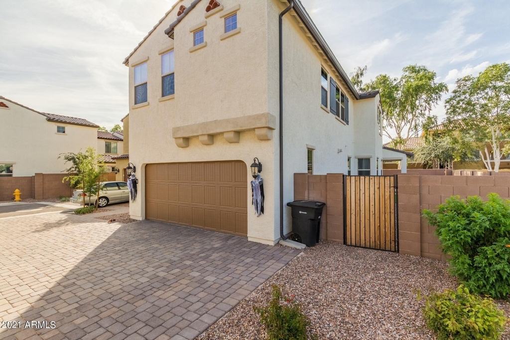 1942 S Sycamore Place - Photo 1