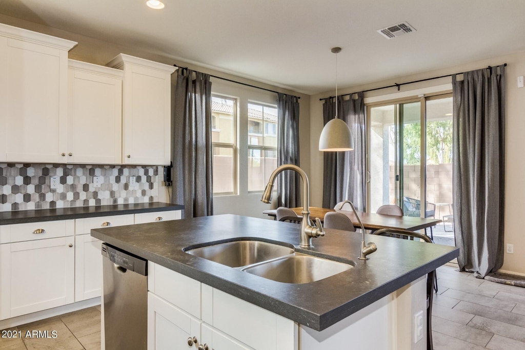 1942 S Sycamore Place - Photo 5