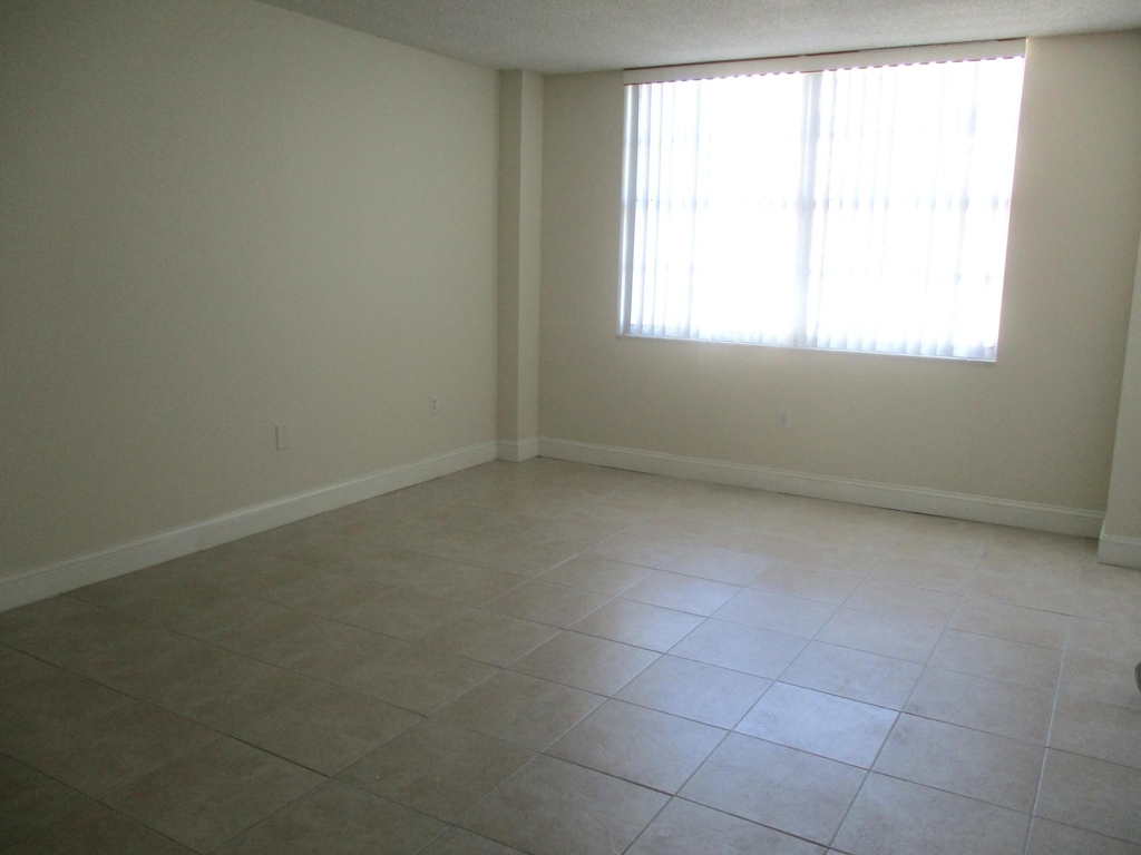 2801 Ne 183rd Street - Photo 7