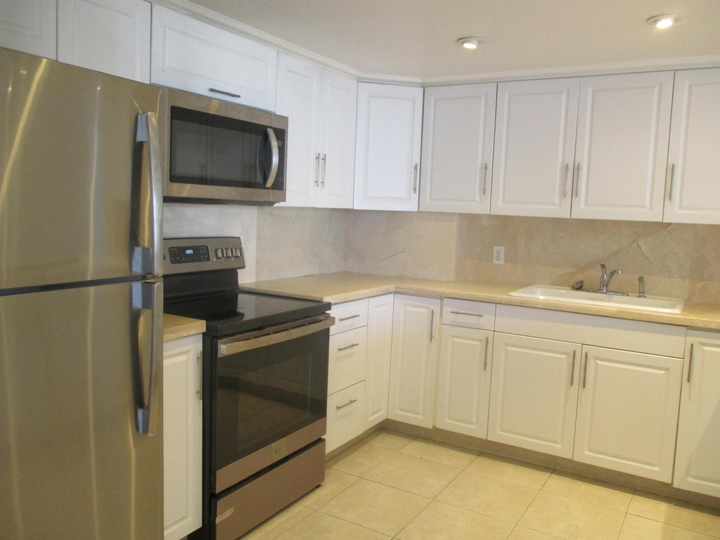 2801 Ne 183rd Street - Photo 2