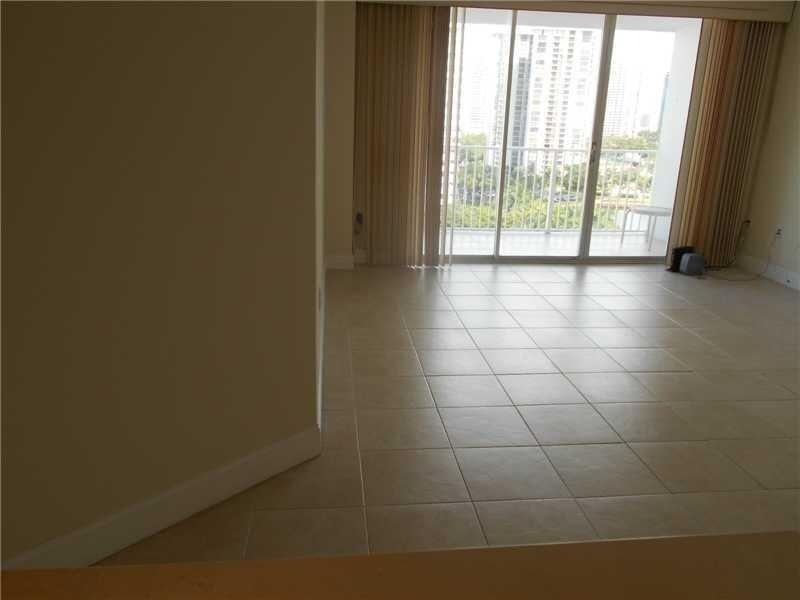 2801 Ne 183rd Street - Photo 3