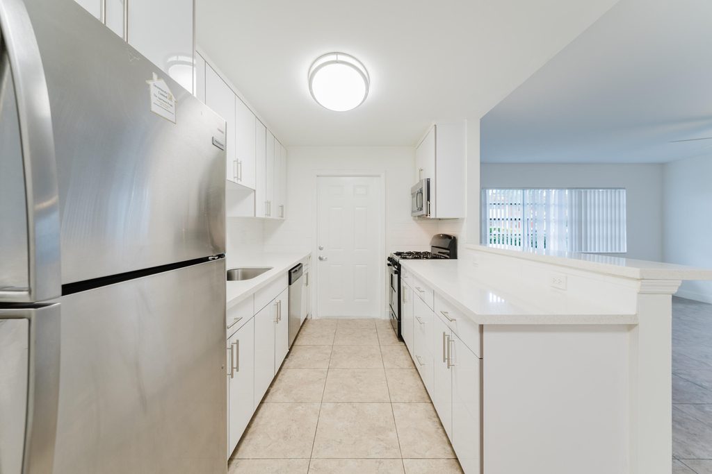 601 Sw 2nd Avenue - Photo 12