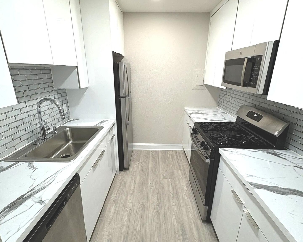 601 Sw 2nd Avenue - Photo 4