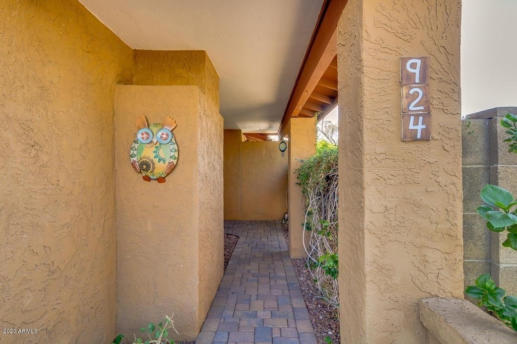 924 N 86th Way - Photo 2