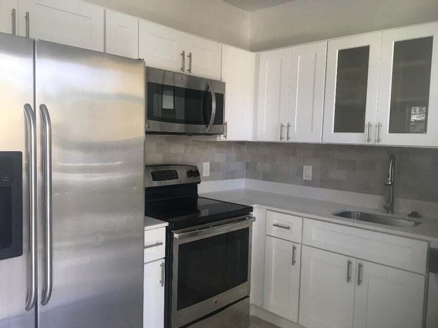407 S Lakeside Drive - Photo 1