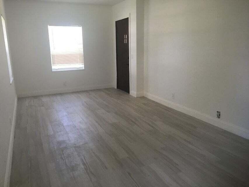 407 S Lakeside Drive - Photo 2