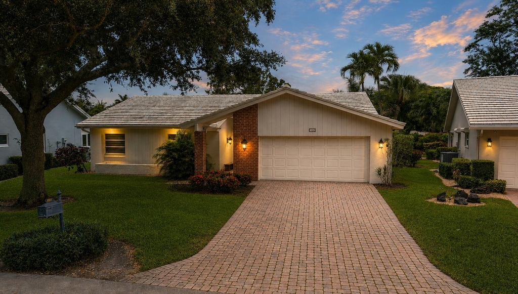 5557 N Cameo Drive N - Photo 4