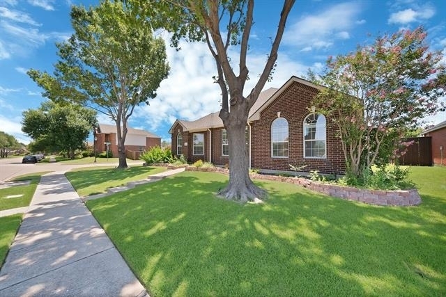 1532 Brandywine Drive - Photo 2
