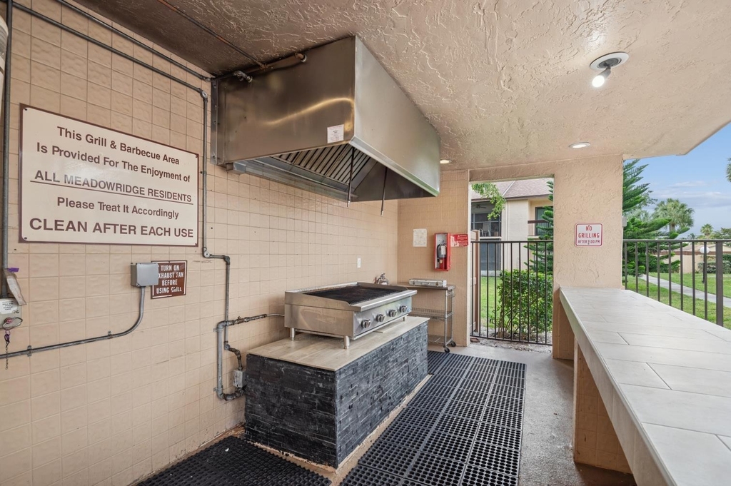 2249 Sw 15th Street - Photo 10
