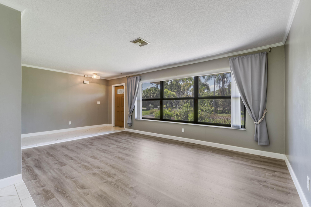 7107 181st Street N - Photo 4