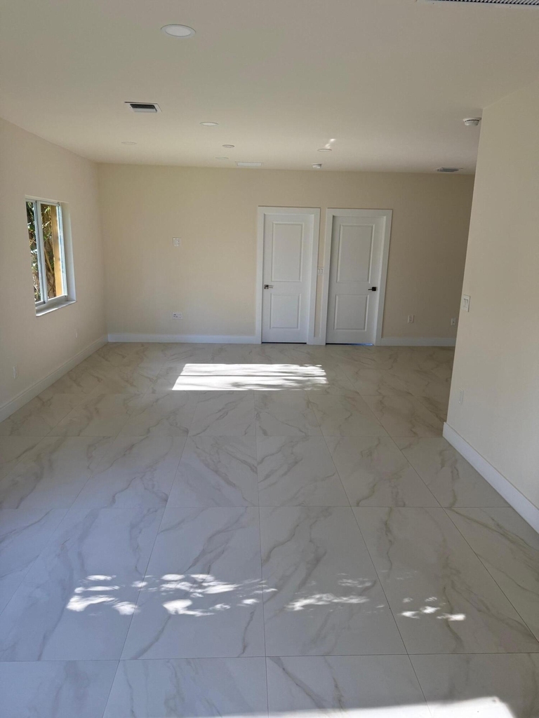 2999 Nw 9th Street - Photo 2