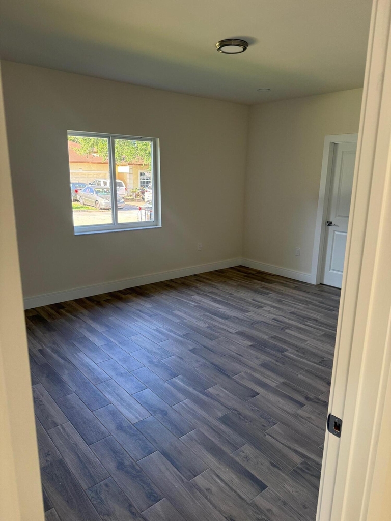 2999 Nw 9th Street - Photo 5