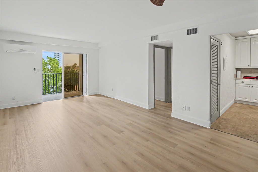 3000 Riomar Street - Photo 2