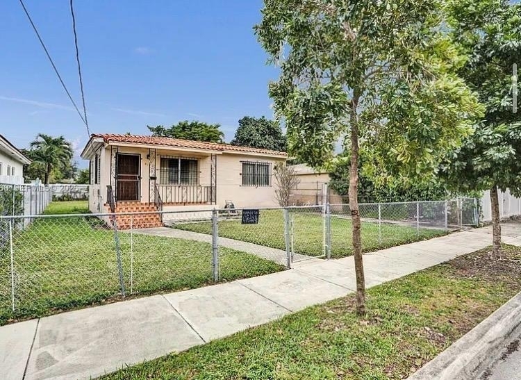 831 Nw 21st Court - Photo 1
