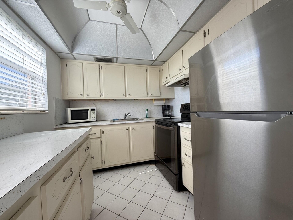 9 Hastings A - Photo 1
