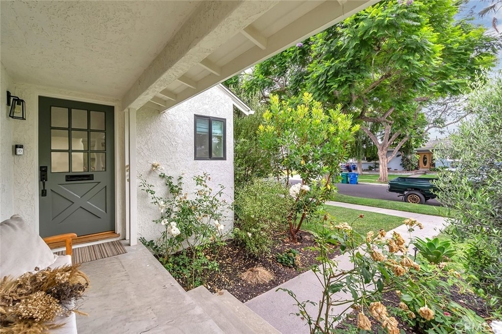 3220 Iroquois Ave. - Photo 1