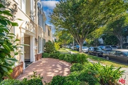 212 S Reeves - Photo 1