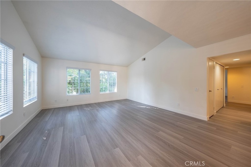 71 Woodleaf - Photo 2