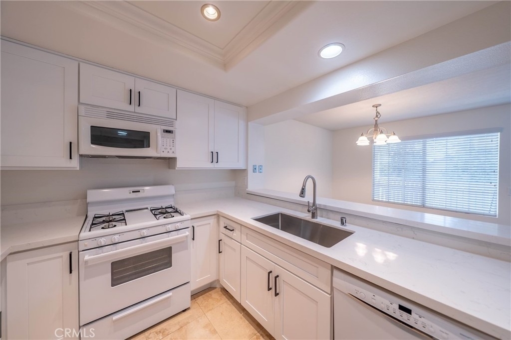 71 Woodleaf - Photo 3
