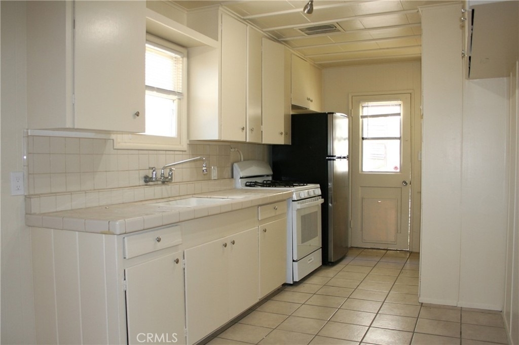 19154 Beach Boulevard - Photo 4