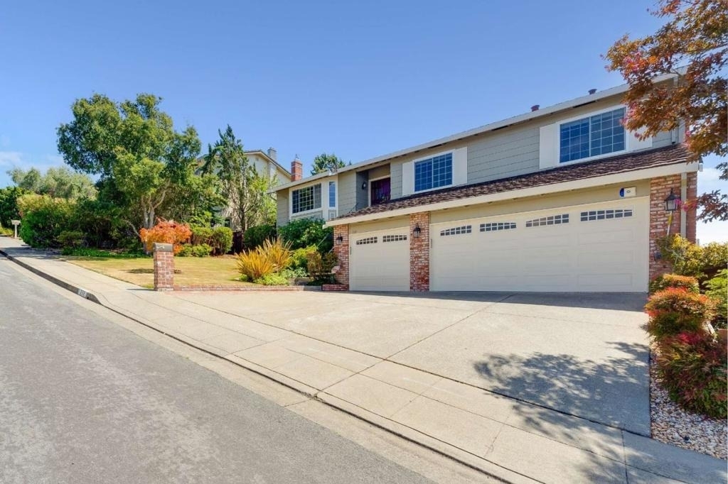 208 Crestview Drive - Photo 2