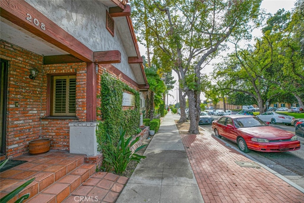 208 S Louise Street - Photo 3