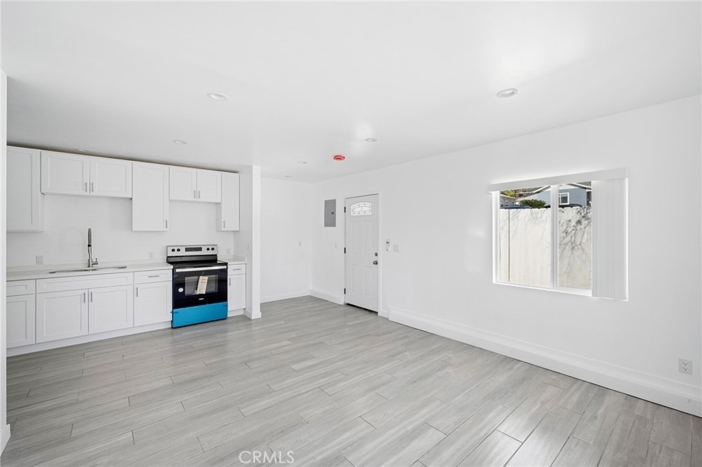 2926 Fairmount Avenue - Photo 2