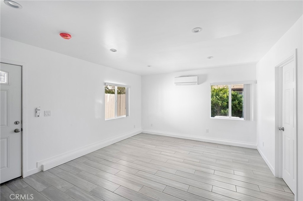2926 Fairmount Avenue - Photo 3