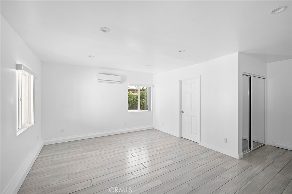 2926 Fairmount Avenue - Photo 4