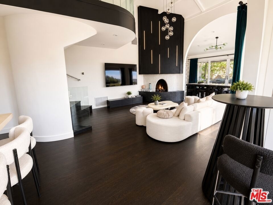 8810 Hollywood Boulevard - Photo 9