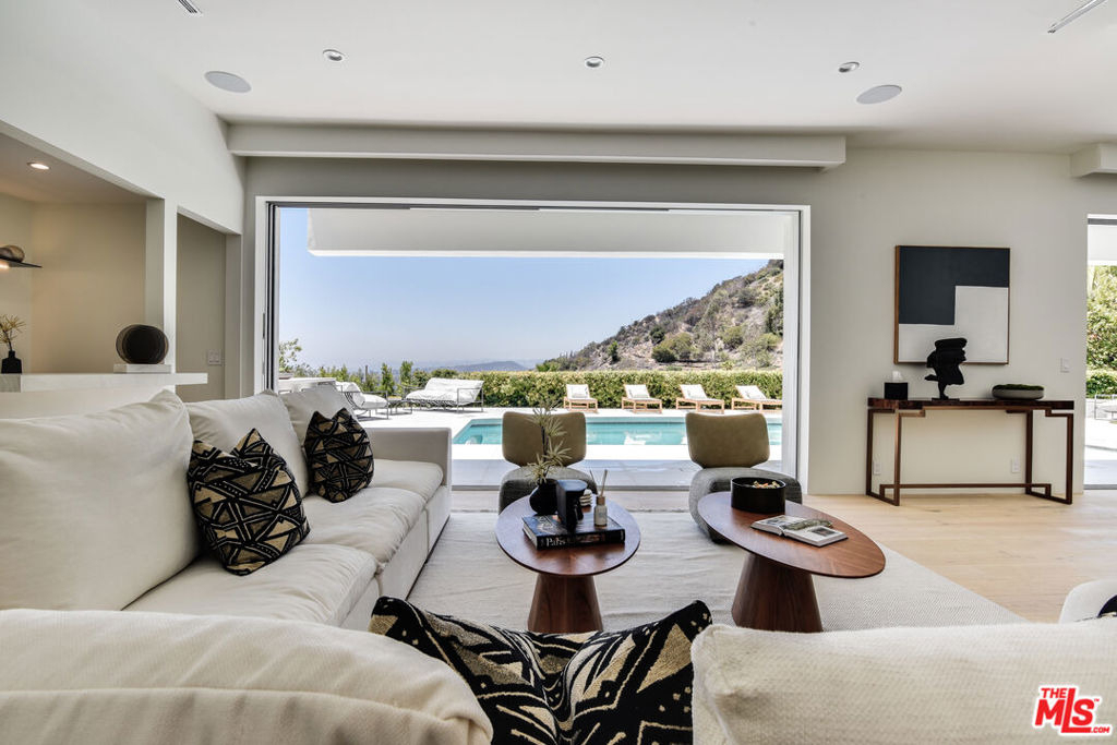 8908 Alto Cedro Drive - Photo 4