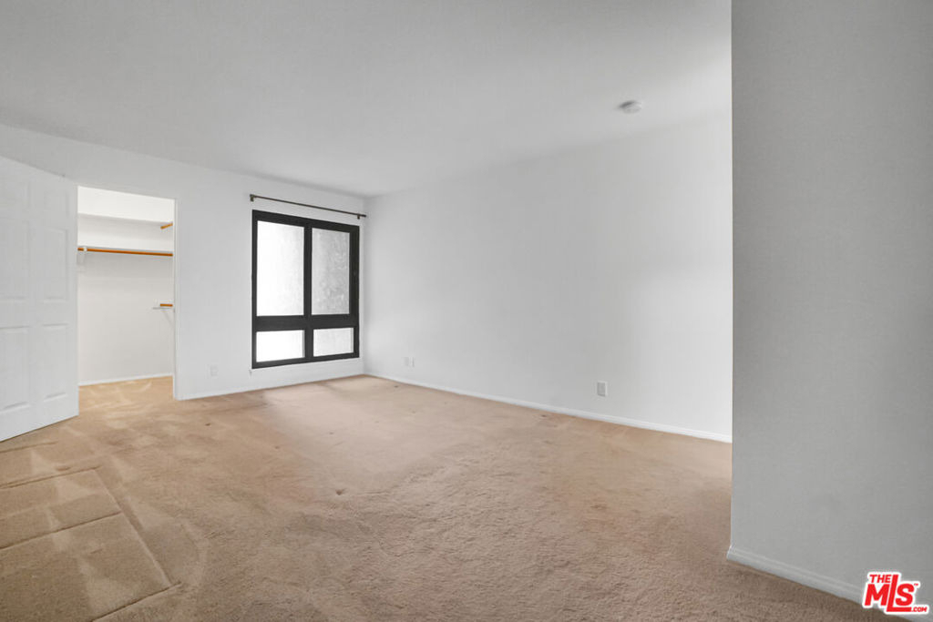 8512 Tuscany Avenue - Photo 12