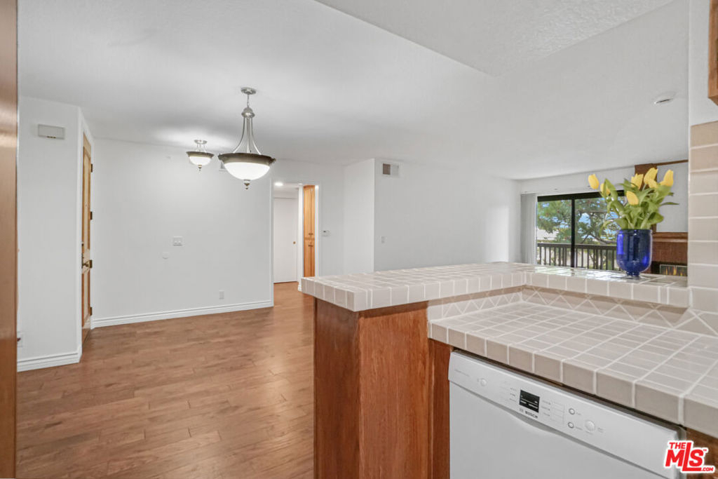 8512 Tuscany Avenue - Photo 11