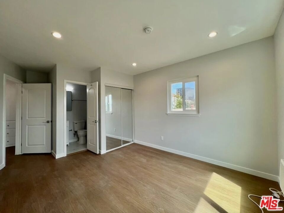 903 S Barrington Avenue - Photo 20