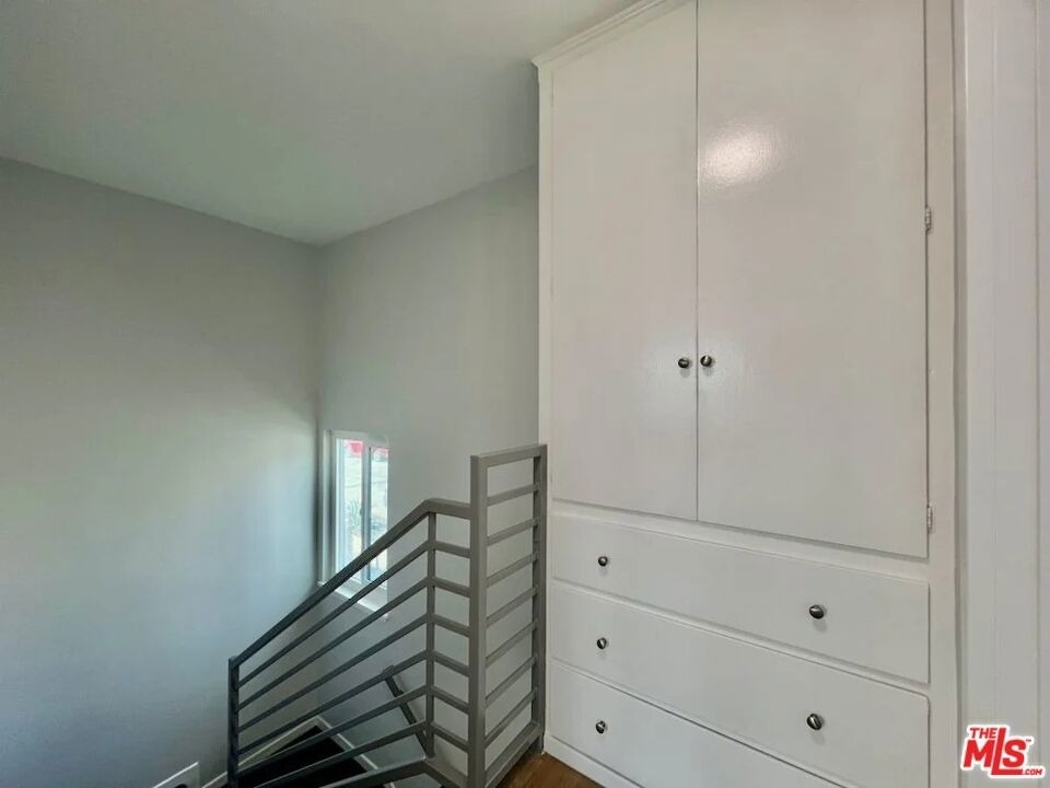 903 S Barrington Avenue - Photo 25