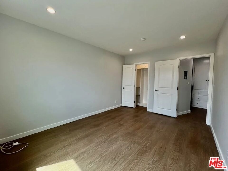 903 S Barrington Avenue - Photo 24